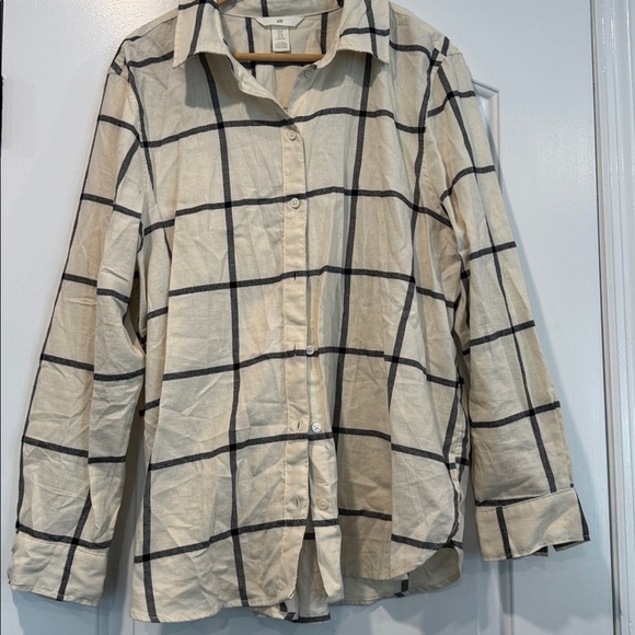 H&M Tops - H&M Cream/black plaid cotton flannel Size XL